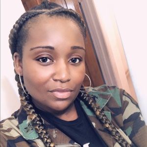 Meet your Posher, Ebony